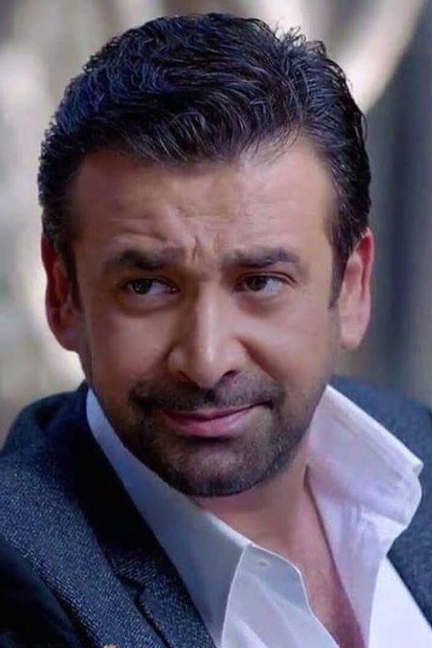 Karim Abdel Aziz as Ahmed AbdelHai Kira in Kira & El Gen