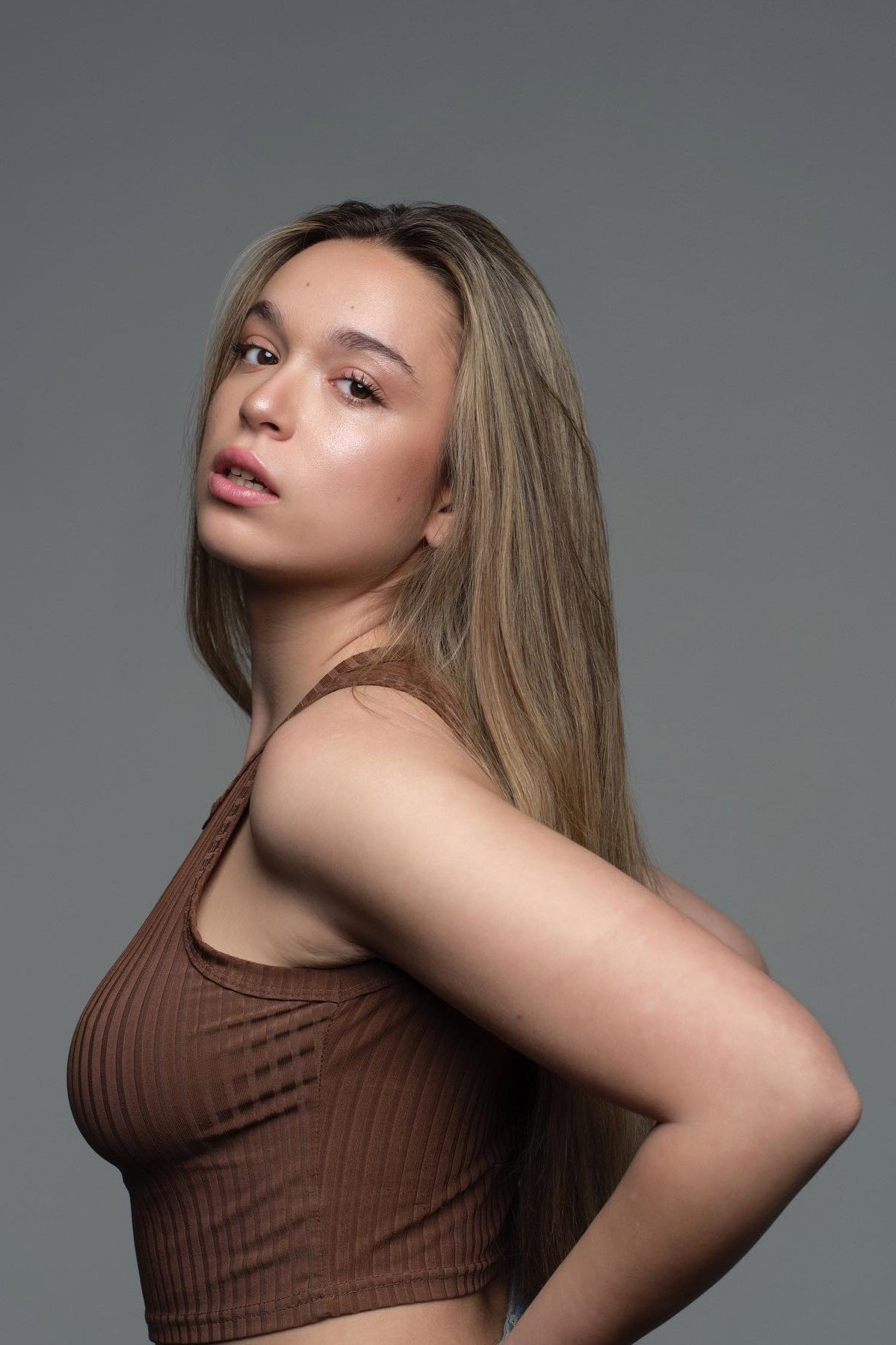 Claudia Iglesias Pérez as Oriana in Invierno