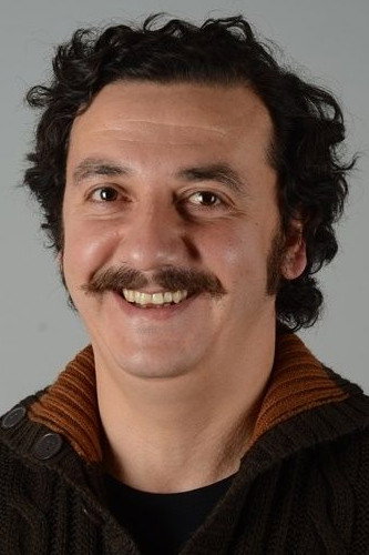 Gökhan Niğdeli as Nikah Memuru in Boss Wants a Happy Ending
