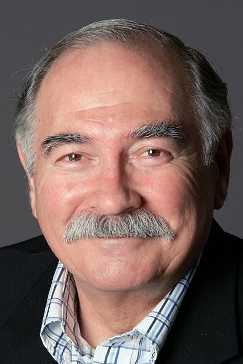Henri Szeps as David Medavoy in The Plumber