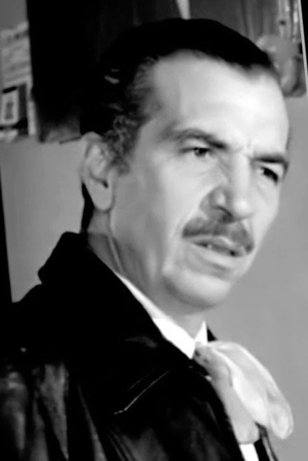 Arturo Martínez as Mauricio del Valle in No me quieras tanto...