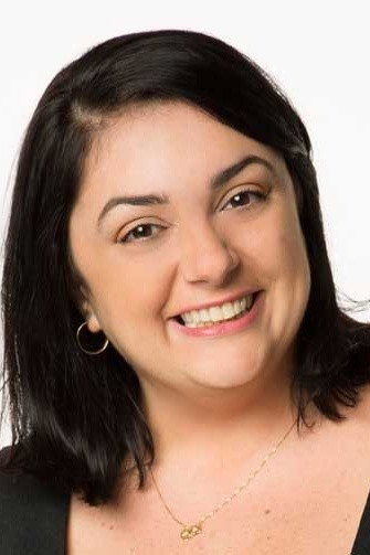 Patricía Pinho as Zélia in Pablo & Luisão