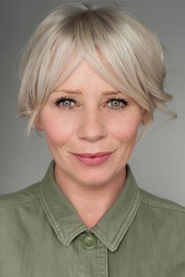 Samantha Power as Lisa in The Low Down