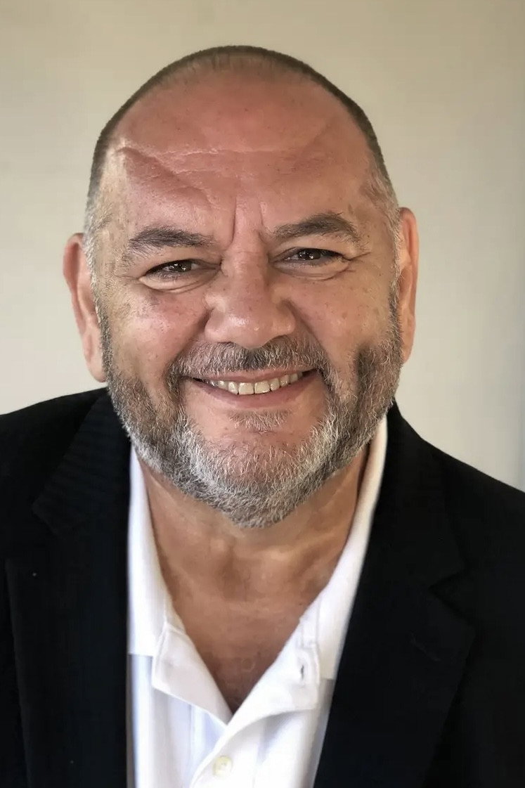 Junior Álvarez as Don Flor in La llamarada
