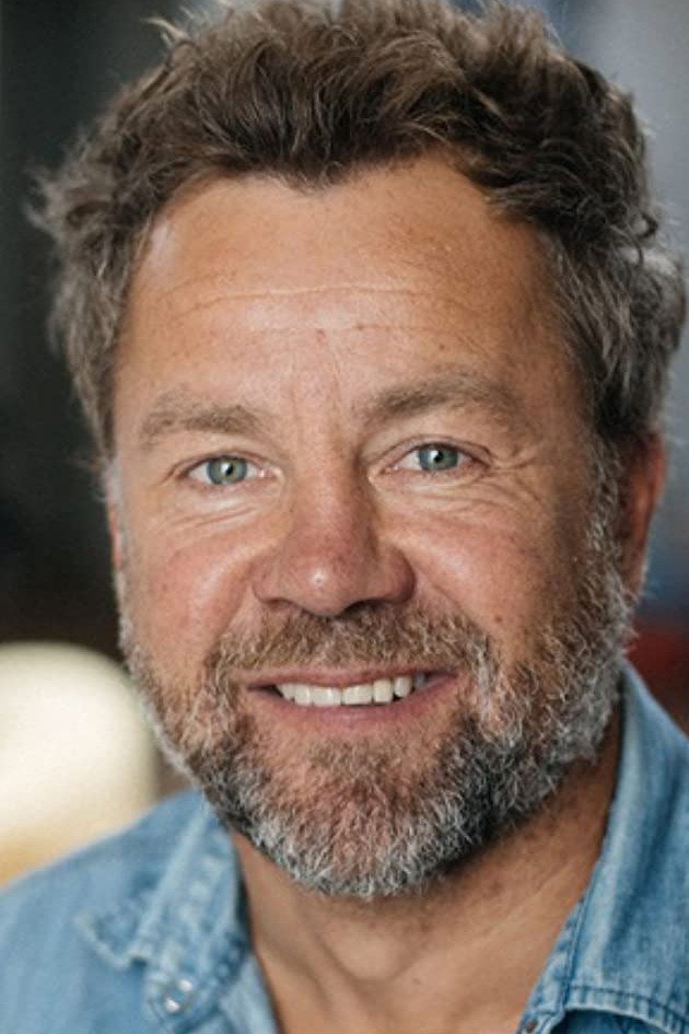 Fred Epaud as Louis in The Last Flight