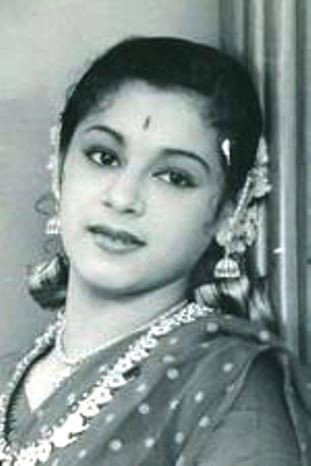 Raghini as Rajathi in Uthama Puthiran