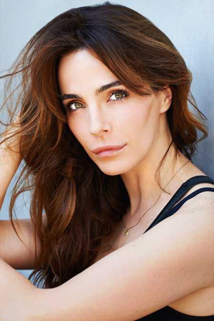 Lisa Sheridan as Chloe Tanner in FreakyLinks