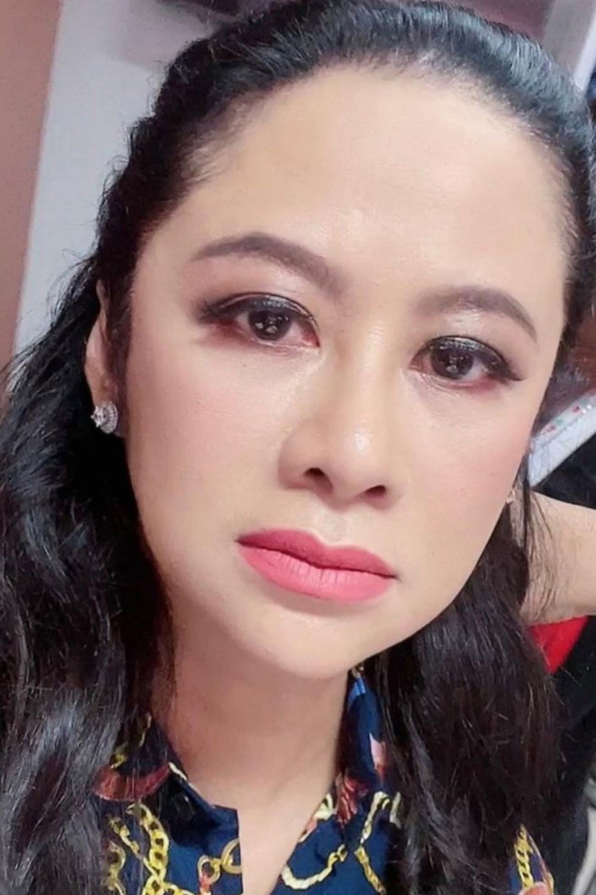 Ninok Wiryono as Bibi Hastuti in Sakral