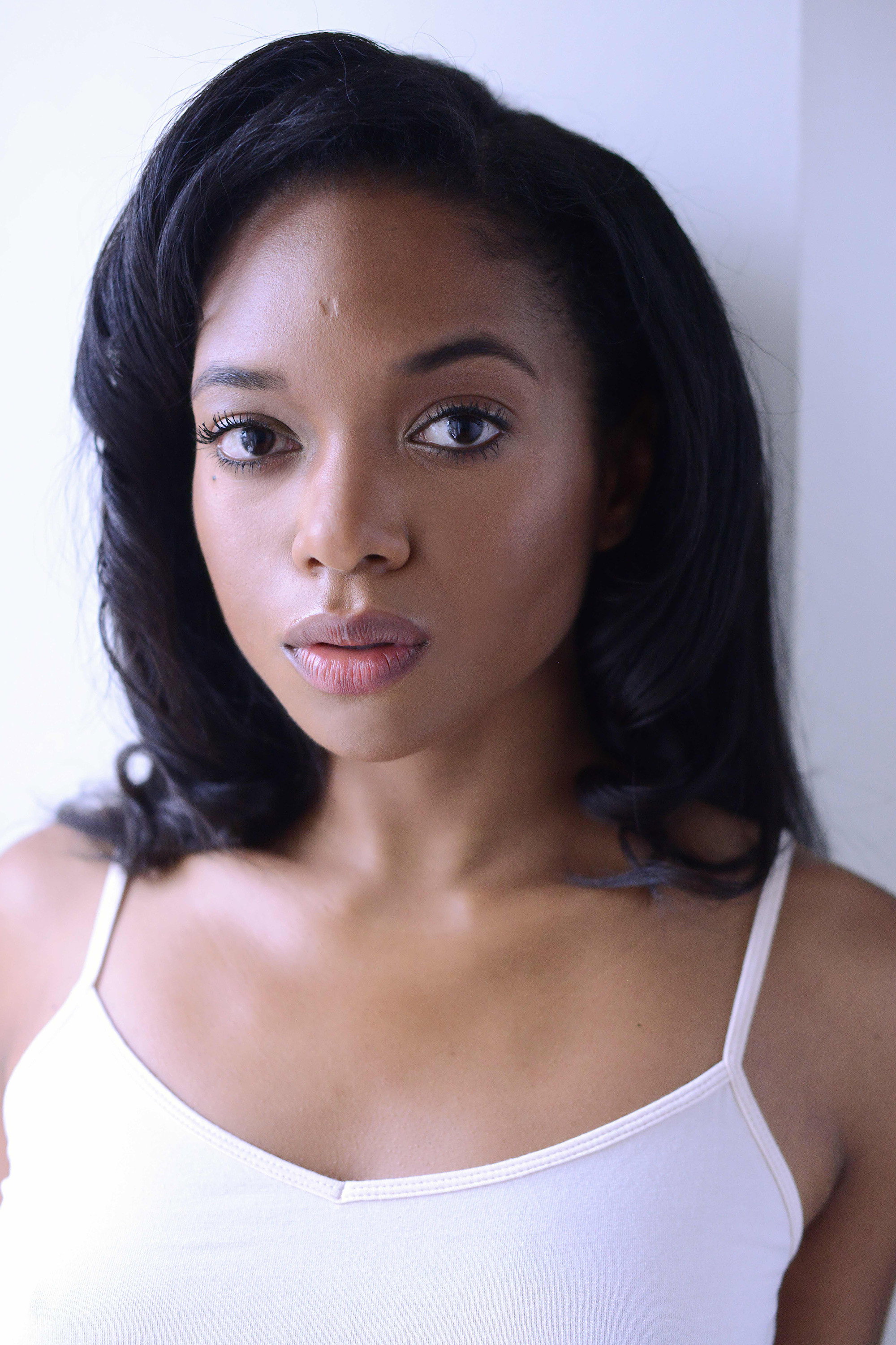 Jessye Romeo as Robyn Loxley in Robyn Hood