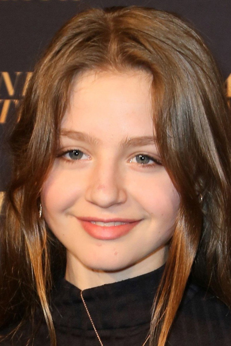 Flora Thiemann as Emma in Toxisch