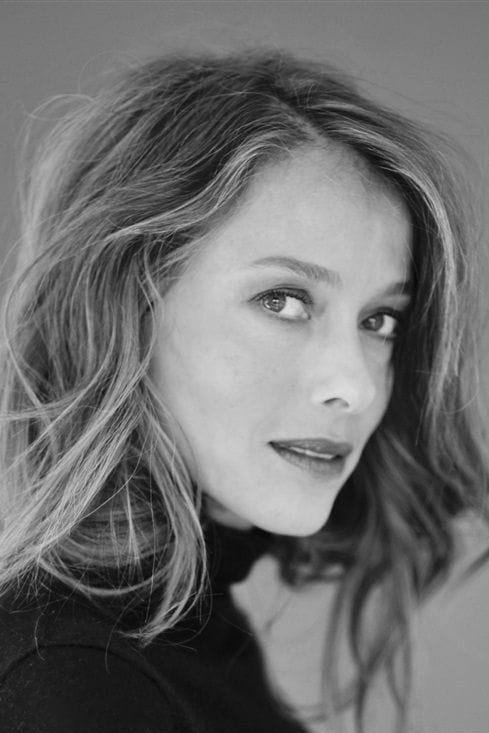 Estelle Skornik as Brigitte in Les Parasites