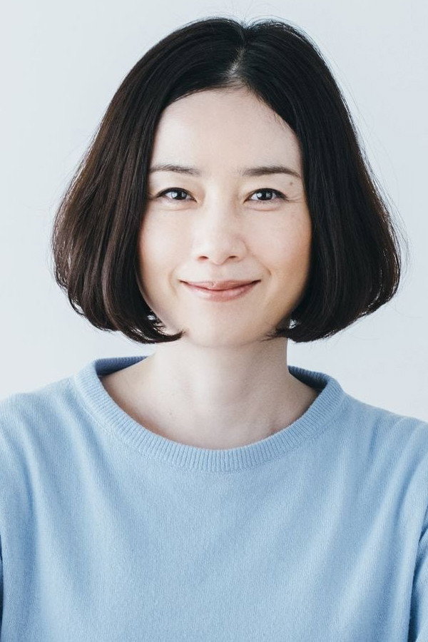 原田知世 as Tamae Matsuoka in Under One Umbrella