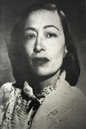 Lupe Carriles as Celadora in La culpa de los hombres