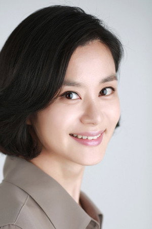 Yoon Ye-Ri as Yoo-ri in Marriage Is a Crazy Thing