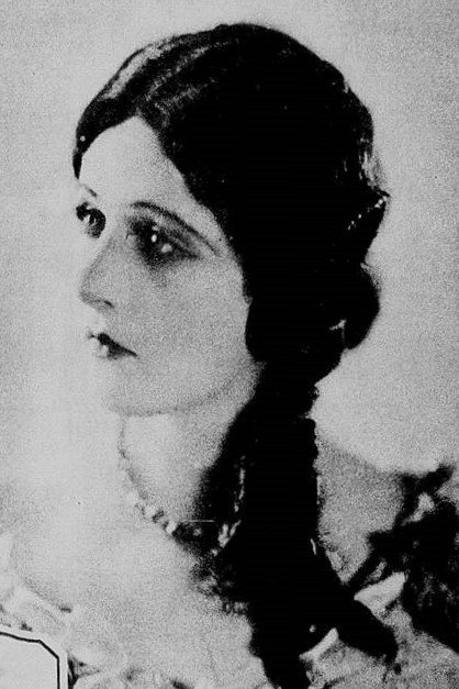 Elisa Betty as Isaura in The Slave Isaura