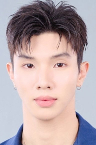 李龙世 as Ashing in Even Sun