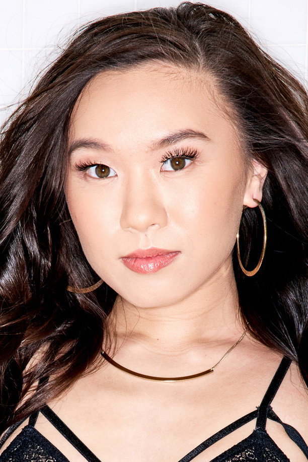 Kimmy Kimm as Jen in Connection