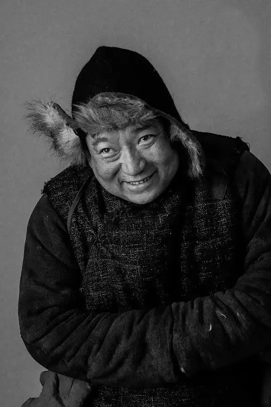 Zhang Zhiyong as 保安组长 in The Escaping Man