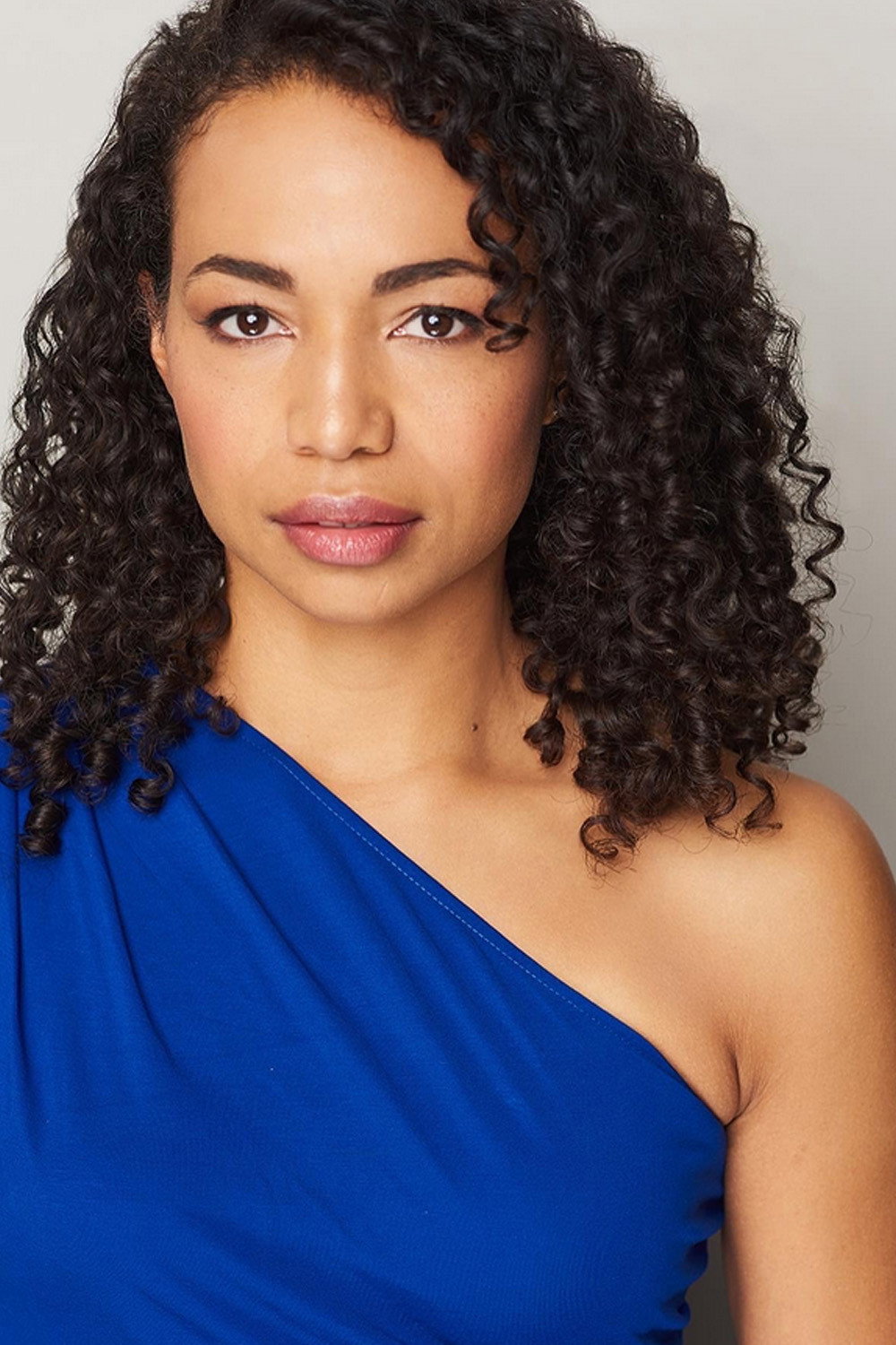 Nicole Stubbs as Emma in Deadly Destination Wedding