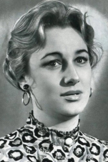Людмила Любимова as Masha in The Alive and the Dead