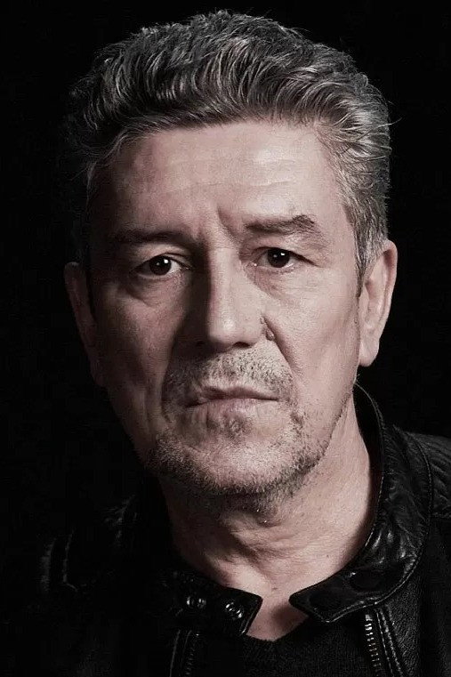 Andrzej Zieliński as Wiktor Zarzycki in O mnie się nie martw