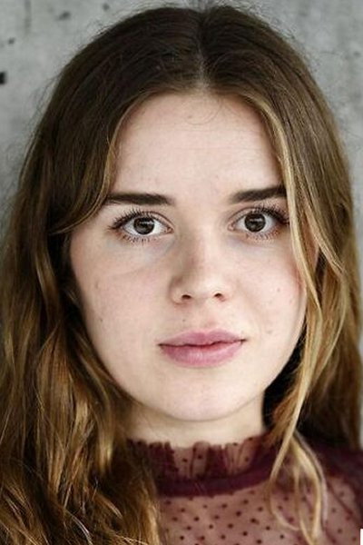 Laura Kronborg Kjær as Ebba (Ung) in En Dans For Livet