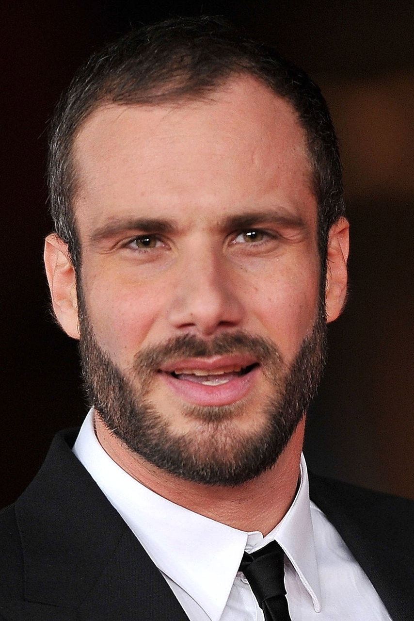 Matteo Taranto as Roberto Colasanti in Paz!