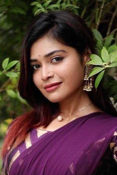 Dharsha Gupta as Sundari in Thalaimai Seyalagam
