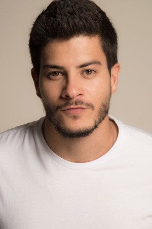Arthur Aguiar as Victor in A Tragédia da Rua das Flores