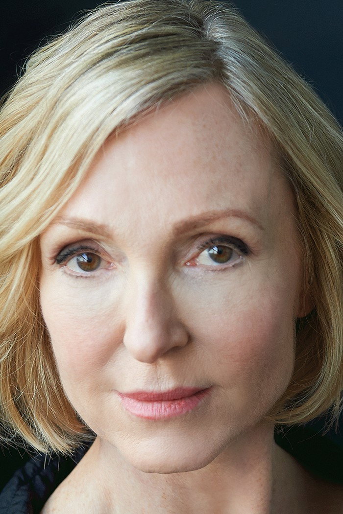 Jane Moffat as Kelly's Mother in The Sound