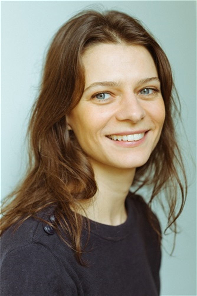 Anna Cervinka as Gwenaëlle Roussel in 37 secondes