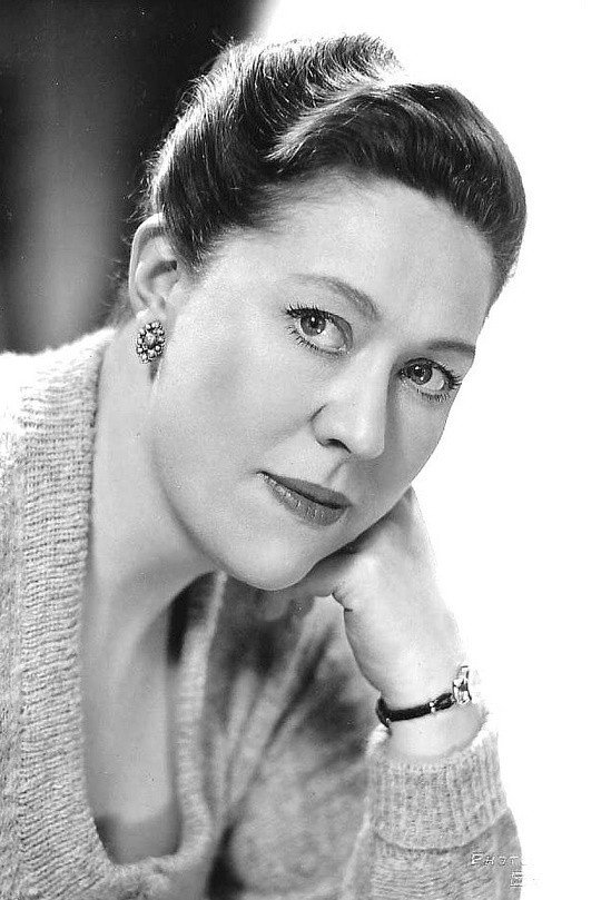 Peggy Mount as Flora Ransom in The Naked Truth
