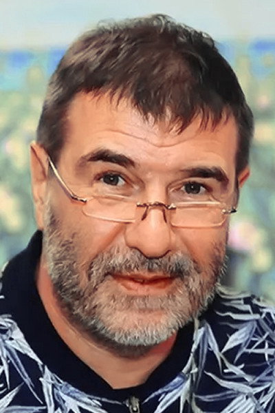 Евгений Гришковец as Артём Лавров, муж Марины in An Ordinary Woman