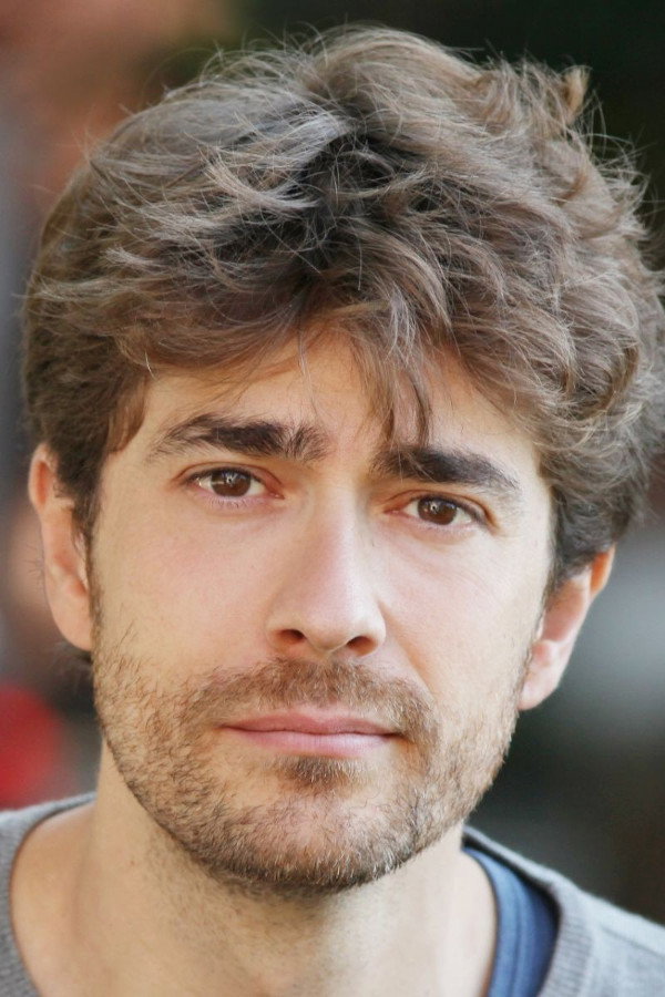 Giovanni Scifoni as Enrico Sandri in Doc – Nelle tue mani