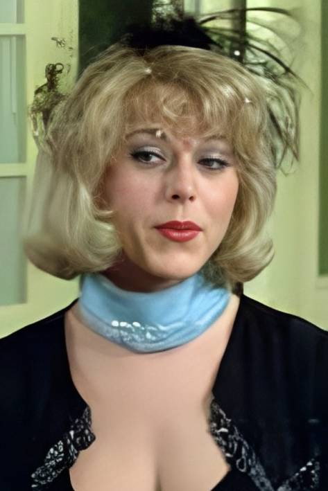 Cia Löwgren as Annika in Smoke