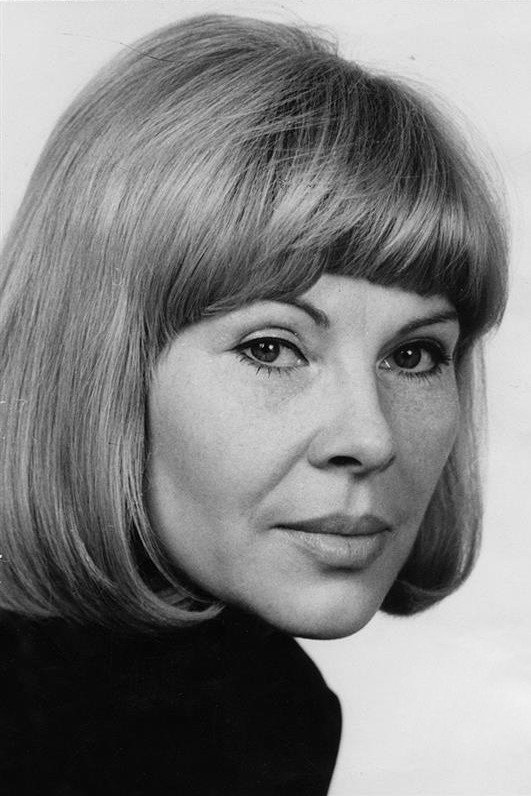 Valentina Thielová as (segment "In Pursuit") in No Entrance