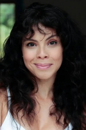 Cacau Melo as Nicole Pereira in Amigas & Rivais