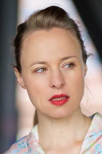 Katja Danowski as Katrin, die schöne Köchin in Herr Lehmann