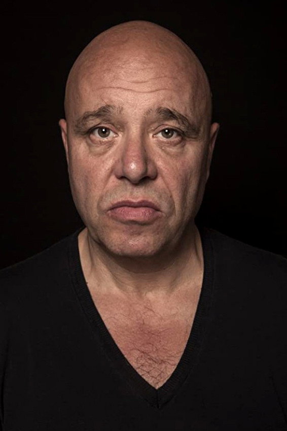 Manou Kersting as Frankie in Plan Bart
