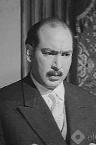 Mohamed Abaza as شوكت افندى in Kiss Me in the Dark