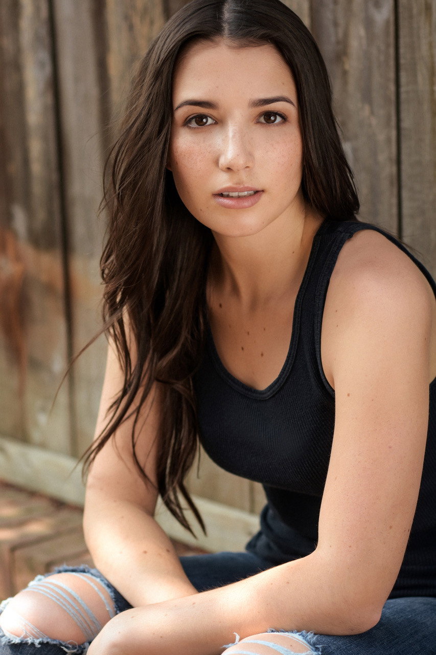Olivia Steele-Falconer as Kendall Godfrey in Chronicle Mysteries: The Deep End