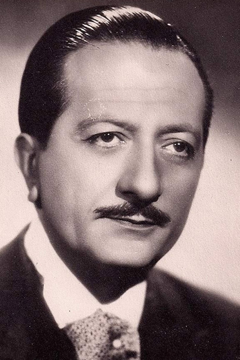 Enrico Viarisio as Il Ministro in The Knight is Here