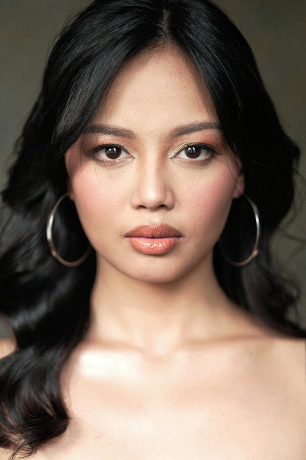 Micaella Raz as Ella in Kaulayaw