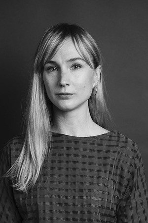 Maya Hansson-Bergqvist as Ebba in Parterapi i Gagnef