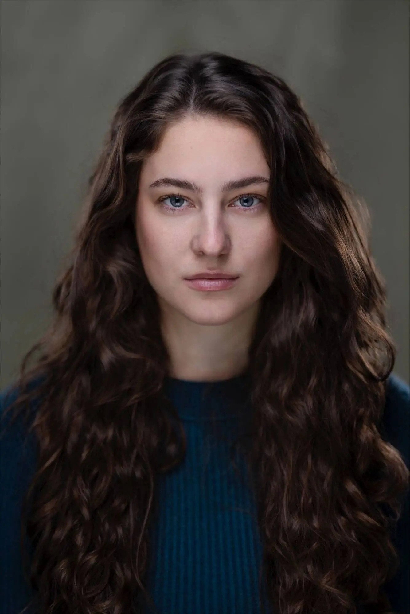 Holly Rhys as Tina in Falling