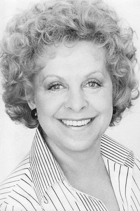 Marlies Schönau as Ella, seine Frau in Endkampf