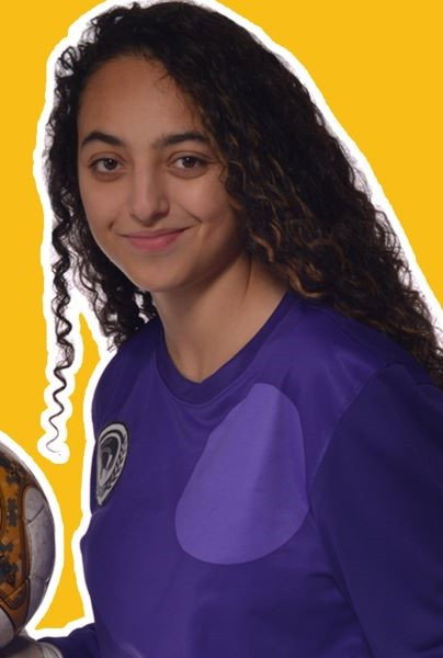 Seren Demirbilek as Ibi in Voetbalmeisjes