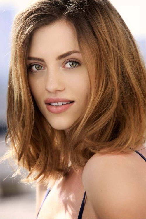 Christie Herring as Carrie in Bloodline