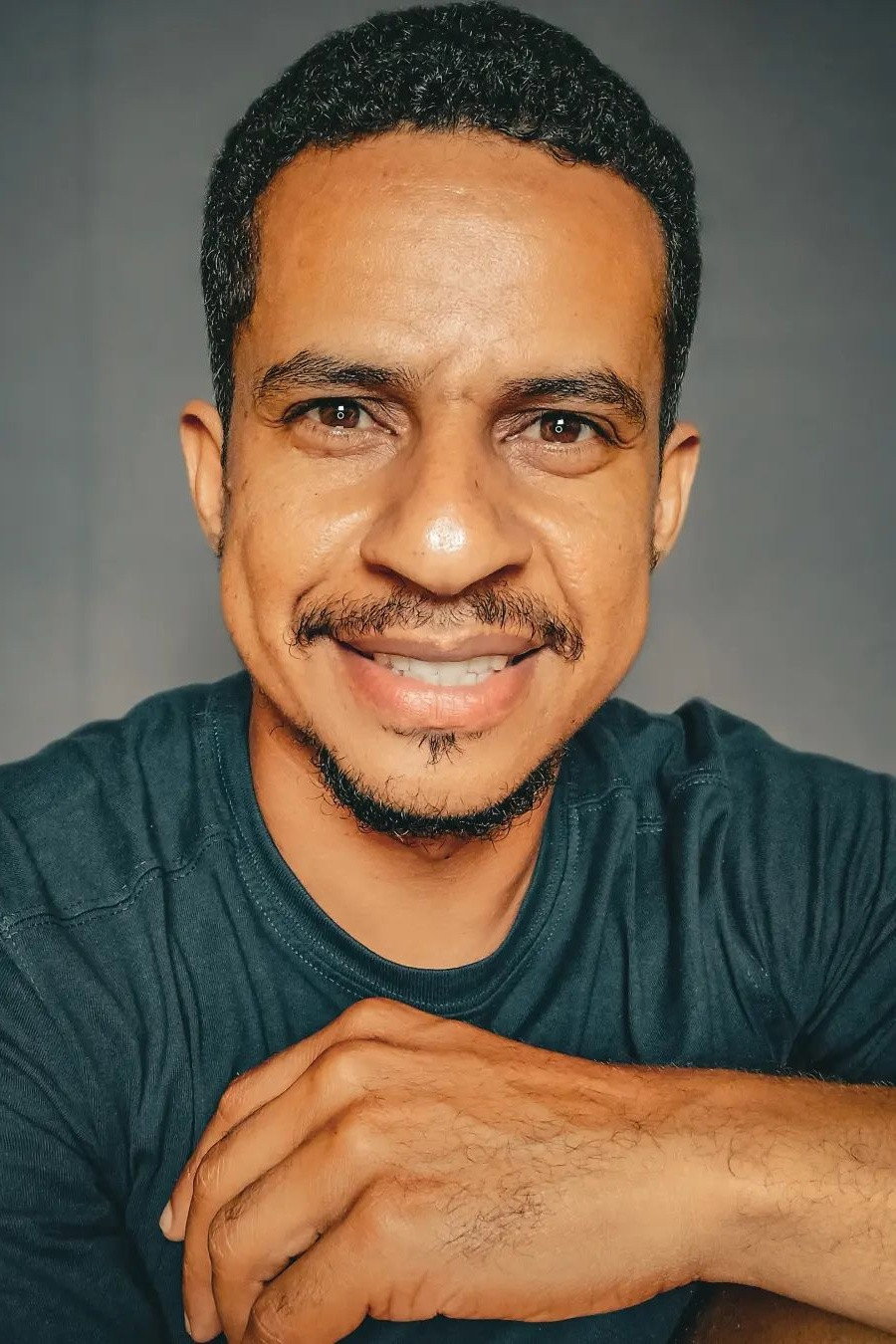 Edilson Silva as Maycon in Mirador