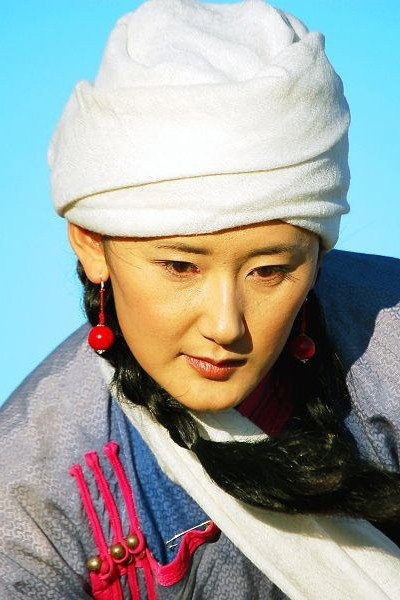 塔娜花日 as Ulan Tuya in Father's Grassland, Mother's River
